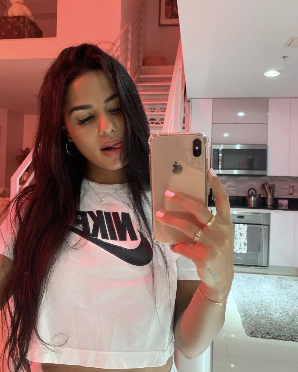 𝗱𝗮𝘀 𝗺𝘆 𝗯𝗮𝗯𝘆, 𝘀𝗵𝗲 𝘄𝗼𝗸𝗲. 👁