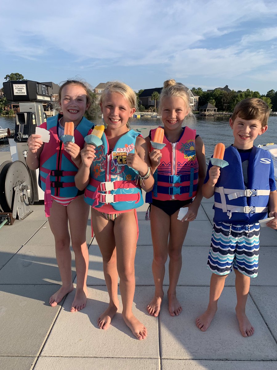 thelickpops's tweet photo. 🍧🍧🍧🍧 Some happy little campers here with
🍓🍋Strawberry Lemonade and
🥭💥Mango Smash #LickPops😜 https://t.co/6Vir9QtF1A