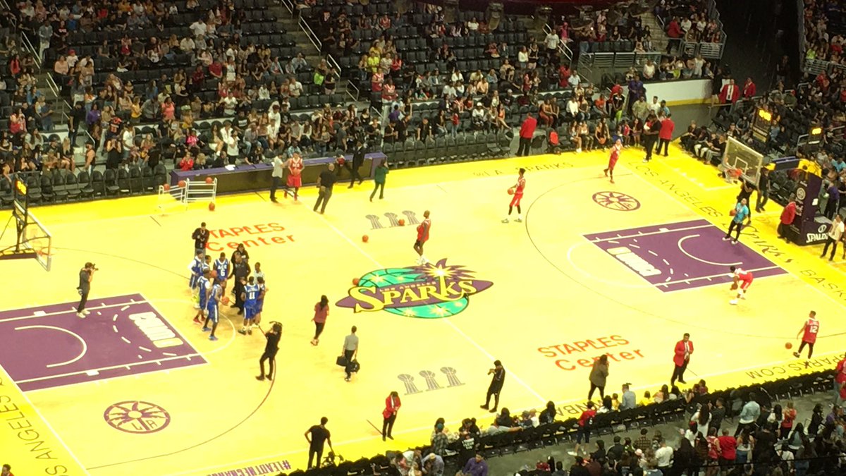 EndlessTV_'s tweet photo. Ready for the game to start @CatherinePaiz @AustinMcbroom    

#acefambasketball https://t.co/OXixIH3ndf