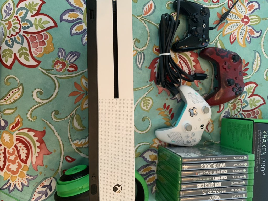 Symfu's tweet photo. Hmu if you want to buy this I'll give u a killer deal #xbox #xbox4sale #xboxgame #consil #NYYvsBOS #RedSox #RedStellaCup #screenshotsaturday #MLBLondonSeries #Amen #askmeek #BTC #committed #BTC #BTC #ExtremelyBlessed #FaZeUp #FaZeUp #GangGang #ETH #LEGENDARYNIGHTS #LL https://t.co/5cO7r1hfzB