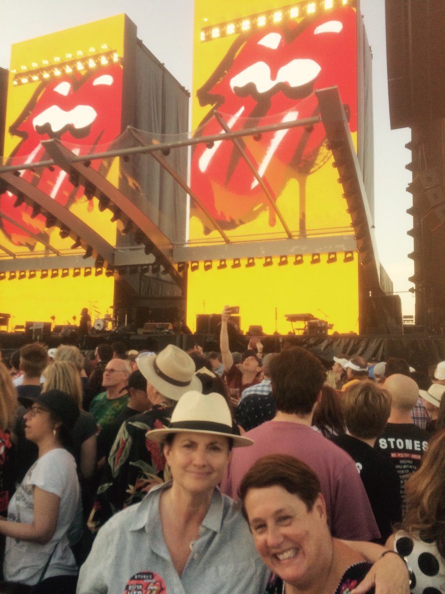 Oldgalpal's tweet photo. Waiting for Mick in #Pit1 @JaneCStevenson https://t.co/ecZQYE9qMN