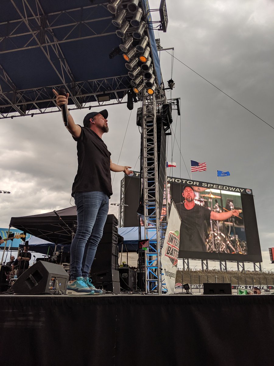 CelFreedom's tweet photo. @MessengersMusic knows how to PERFORM! π₯ Next up: @mandisaofficial π #CF29 @949KLTY @interstatebatts https://t.co/gwPgtbXYjs