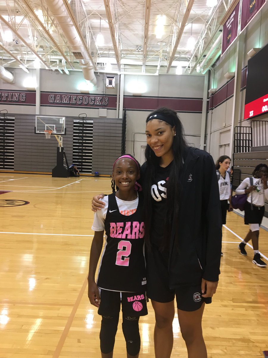 It was a great weekend @GamecockWBB team camp. @dawnstaley is a players coach thank you for all the insight about being a college basketball player. Thank you @vsaxton25 for the kind words. @HubbardCoach