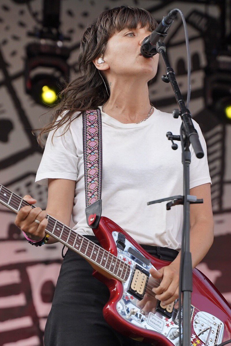 fantailmedia's tweet photo. @ChrisRstrib @courtneymelba #firstthreesongs wasn’t exactly yacht rock either😊🤘🏻🤘🏻🤘🏻🤘🏻🤘🏻🎶 https://t.co/W2TkU1YxG7