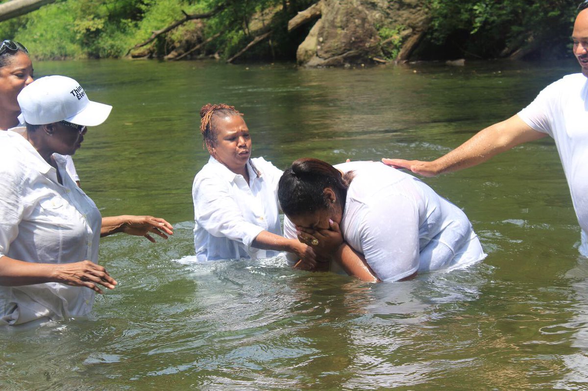 ChontelMonae's tweet photo. This is what happens when you leave it all in the water ๐๐พ An outward demonstration of an inward transformation! I got Baptized... Washed by the Cold Water but lit my soul on fire ๐ฅ
#Swipe to see how it began!
#CMonae๐ธ๐ฝ #Baptism #WashedbyTheWater https://t.co/7HPxtYNViK