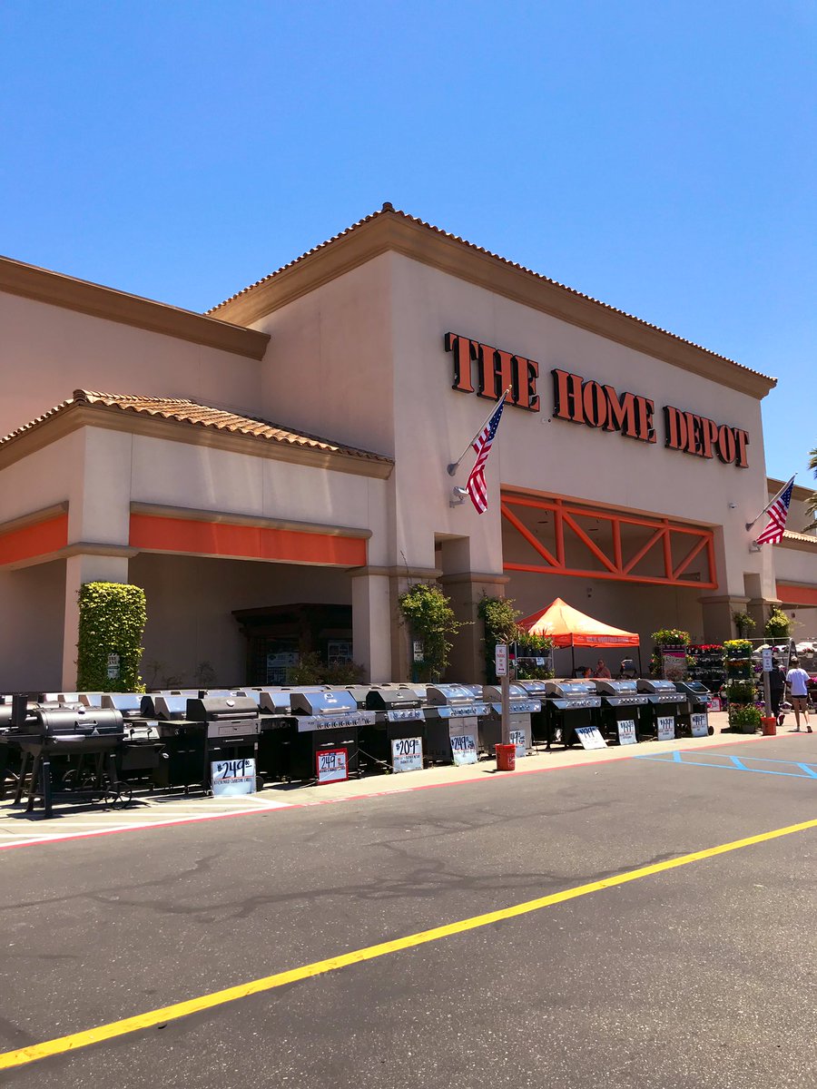 hd6638merchASM's tweet photo. Team 6638 is on fire 🔥, Great execution team with our Customer appreciation BBQ Event. Thank you @RosiMcB #Homedepot #traeger #4thofjulyweekend https://t.co/PWzSy6wlls