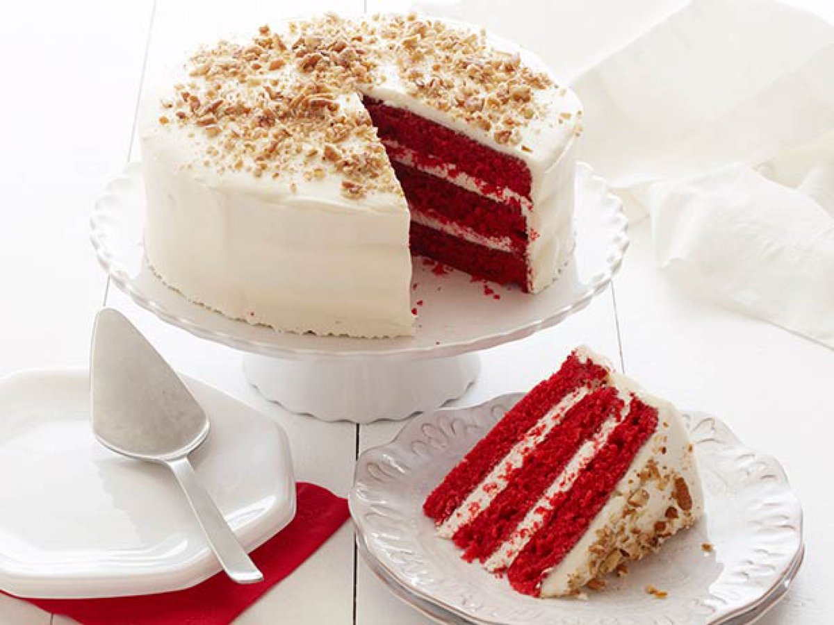 lakeprincess's tweet photo. Your dessert distraction for this evening:

Somehow this red velvet cake makes sense...

We have 44 minutes left in the film.

 #Svengoolie @lakeprincess @metv #metv #SaturdayThoughts https://t.co/r4EF7dPfiG