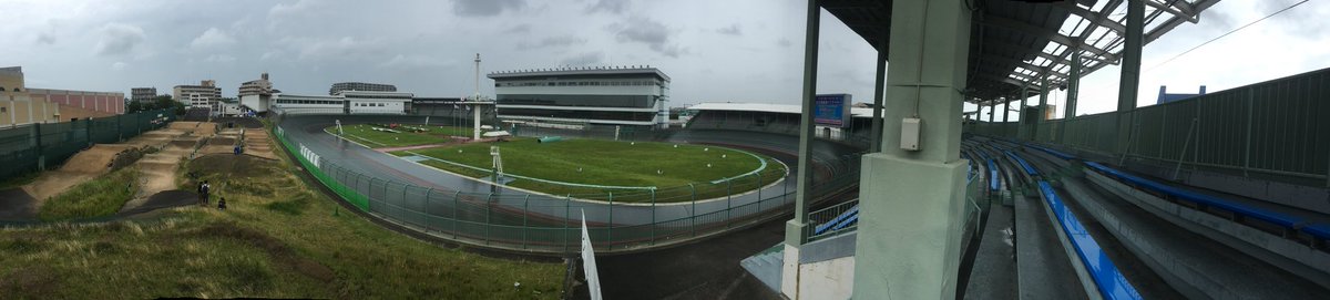 OreSunny's tweet photo. 今 #ブッキースタジアム岸和田 到着したら結構な横殴りrainで… せっかくの #CYCLEPARTY なのに…
でもにわかっぽくて止んではきたね…
#岸和田競輪 https://t.co/PZGWks7r5E