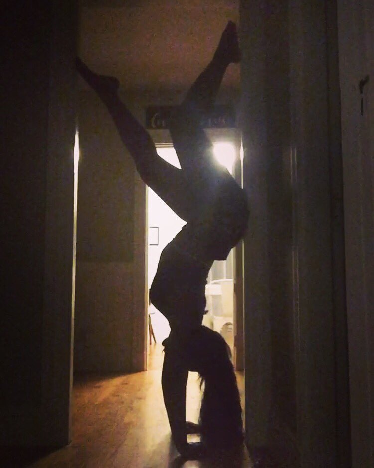 MarleneBoyette's tweet photo. Oh, before I forget... Happy #NationalHandstandDay 🤸🏾♀️❤️ https://t.co/PlkM1a0pAA