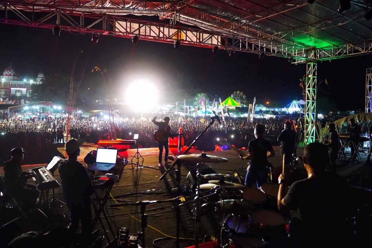 TelukJailolo's tweet photo. Kemeriahan puncak Calender if Event #festivaltelukjailolo https://t.co/CxYWvDEcvp