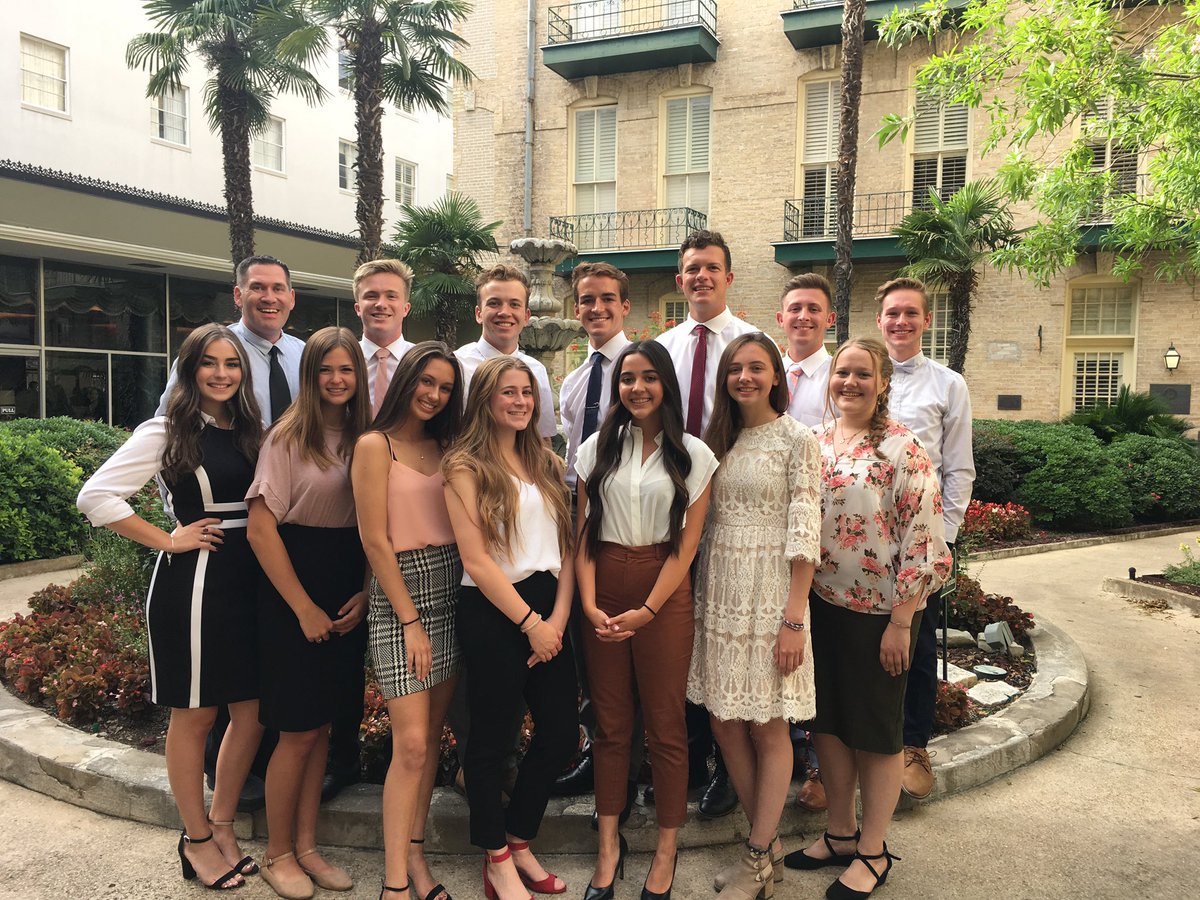 WeberPrincipal's tweet photo. FBLA kids learning about the Alamo before opening ceremonies #alwayslearning https://t.co/ovsWWesf4s