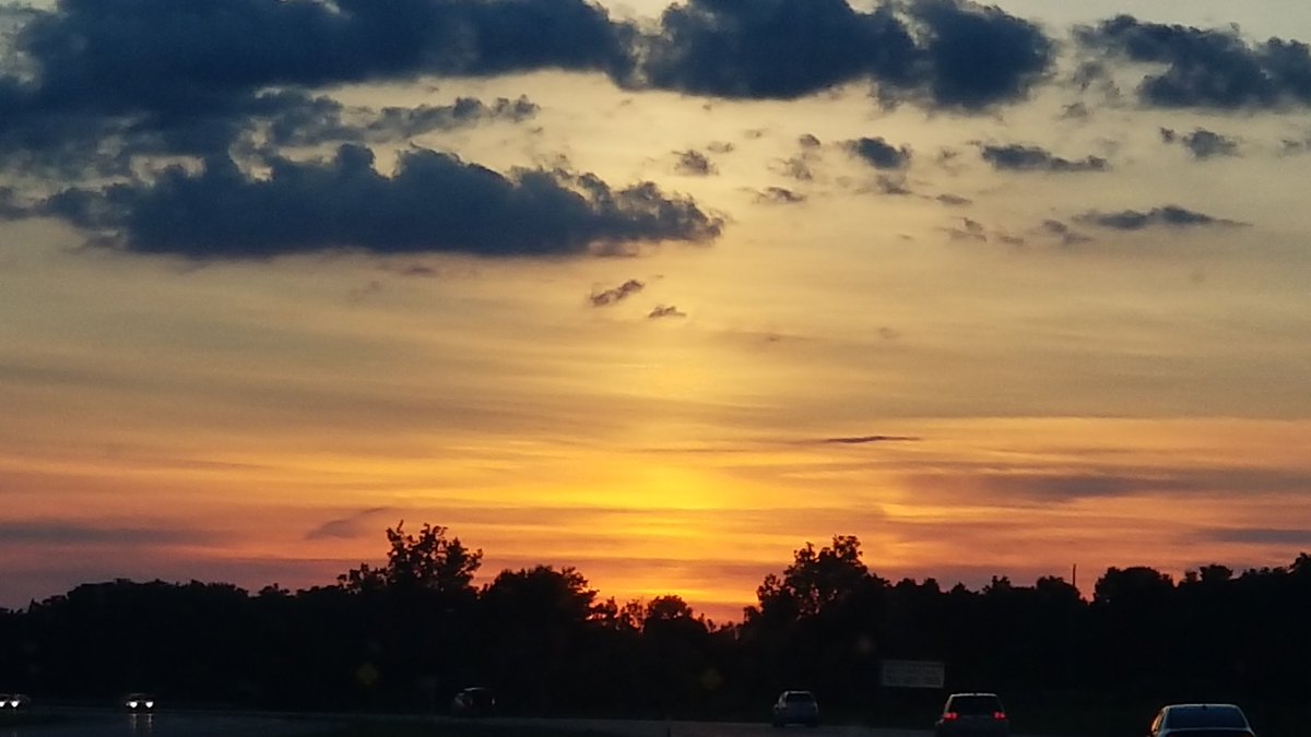 ShareYourReason's tweet photo. How about that nice Michigan sunset?
#sunset #nofilter #michigan #michiganfun #photograph #nature #happy #sharereason #smallbusiness #entrepreneur #dontstop #businessconsultant #plentyoftimeleftintheday #driving #lansing #lansingmichigan https://t.co/drZFP67Rbf