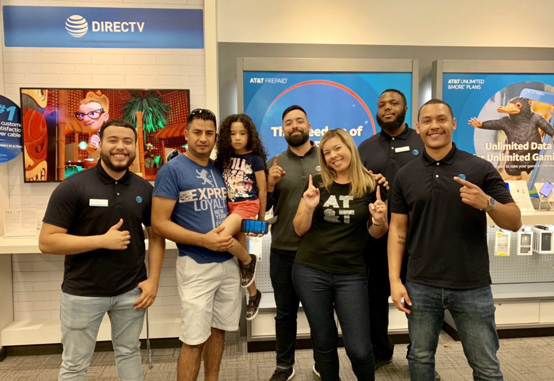 OmarFloresNAE's tweet photo. What a day !Can we say ENTERTAINMENT #4 and it’s a DTV PREMIUM ! Congrats to this family , they are walking out wAtching ! Shot out to @Ciara_Wills for always being such a great leader and inspiring us! #MARKETINGONTHEMOVE #Drivingtraffic @404girl @ATTPortablesEVD @elthonmunoz https://t.co/oW86l7ajIN