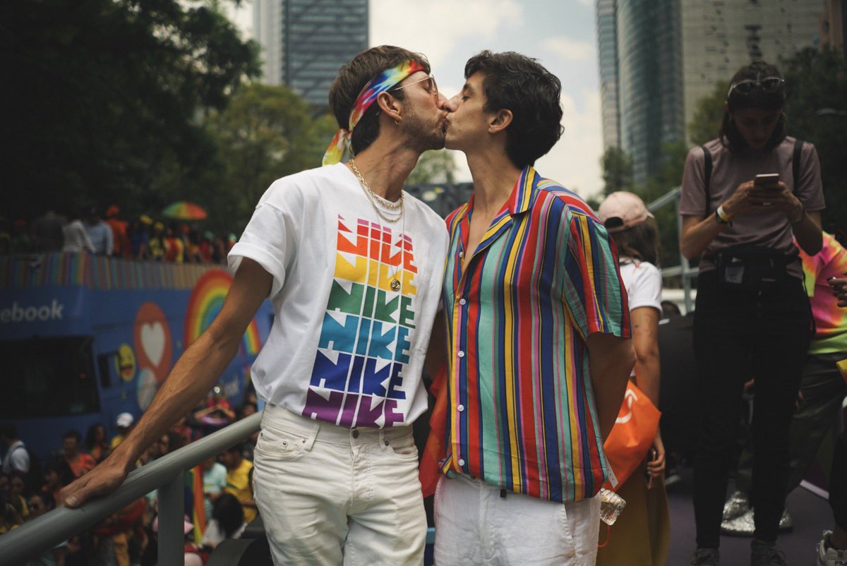 estemanmusic's tweet photo. Hoy más que nunca estoy orgulloso de ser gay. Lo celebro, lo comparto y lo vivo cada vez con más libertad y amor propio. Tengo a una persona única y maravillosa a mi lado que amo con todo mi ser y un proyecto musical que ha sido el medio principal para expresarme. 
#pride https://t.co/cR7X3fQMCr