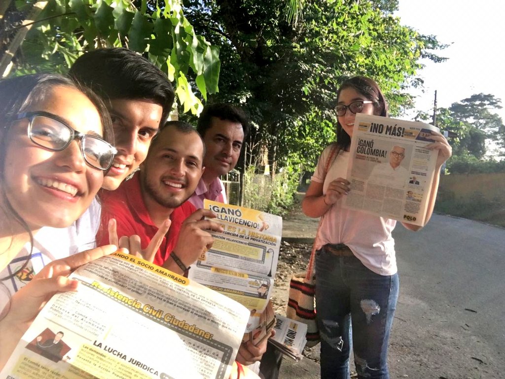 DavidMoraNar's tweet photo. Gracias a las voluntarias y voluntarios 👫👭👬 que entregan nuestro periódico 🗞 sobre #TumbamosAlFiscal y #AlumbradoSinTumbao, esta semana fue en la Unillanos. Excelente recepción.  

Seguimos en la tarea de informar a todo Villavicencio. ¡Luchar sí sirve! ✊✊#UnoDeLosNuestros https://t.co/LIEXWF6O1W