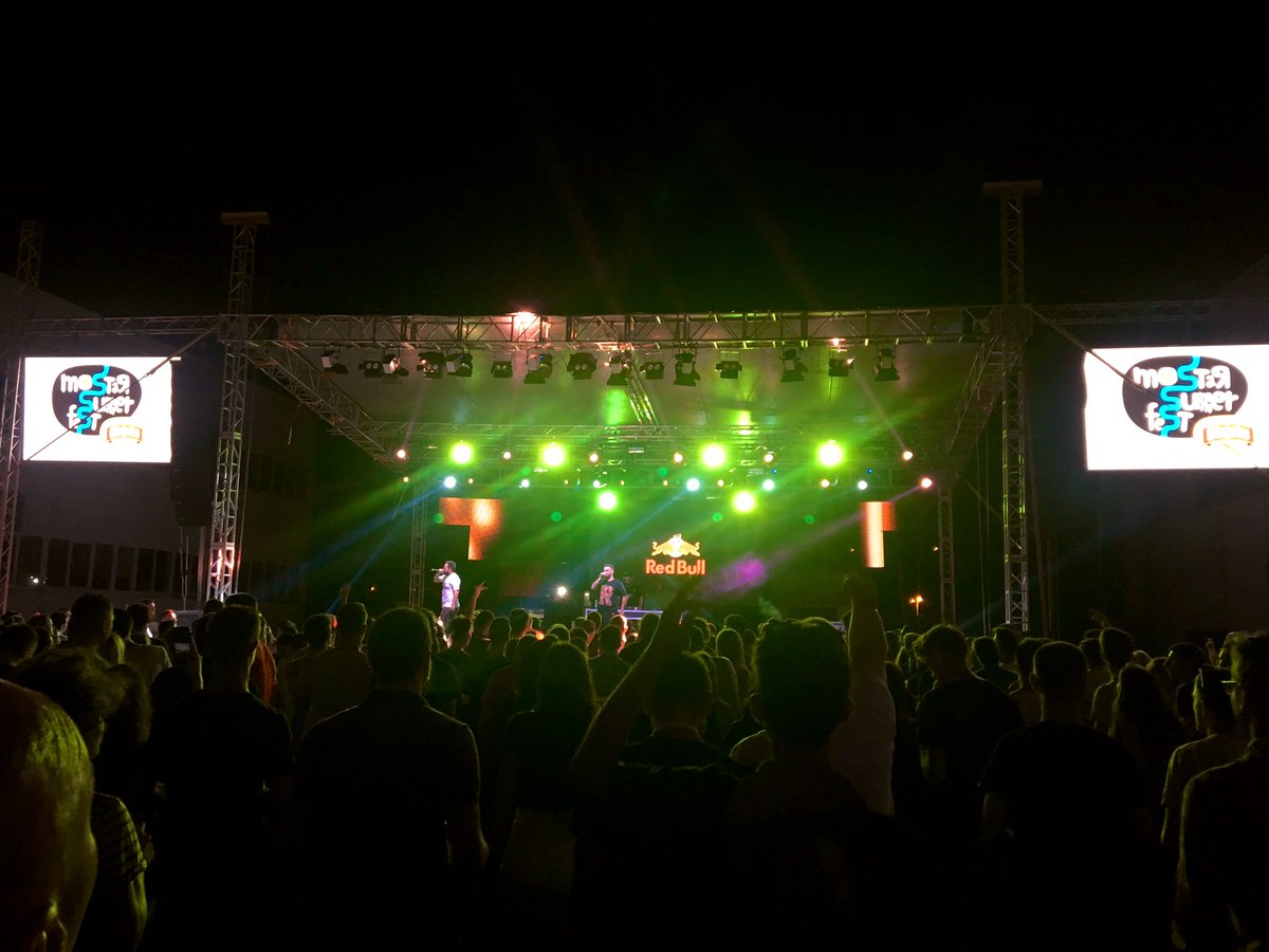 aeon_tea's tweet photo. Finale @fmjam Država i @vojko_v 🔥🔥🔥
#mostarsummerfest https://t.co/JB2E2LCzIG
