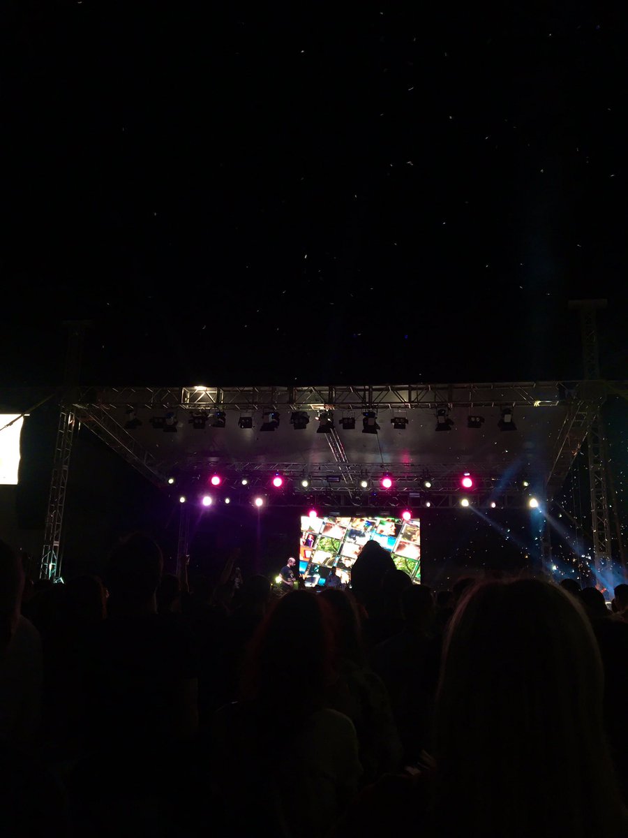 aeon_tea's tweet photo. Finale @fmjam Država i @vojko_v 🔥🔥🔥
#mostarsummerfest https://t.co/JB2E2LCzIG