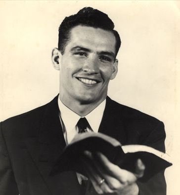 malachiobrien's tweet photo. America became great because the nation was born in a revival. “The Great Awakening” swept the land in the 1700s in a flame of righteousness. Out of that, schools were built, principles taught, &amp; character became strong. 

-Adrian Rogers https://t.co/QWXBLgxyrR