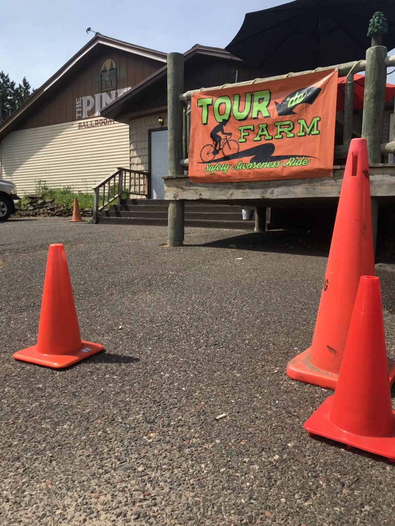 Alice_Dairyland's tweet photo. Farm safety, both physical &amp; mental, is important.

The 2nd annual Tour ‘de Farm Safety Awareness Bike Ride took place in Bloomer today!

Safety demonstrations were held at four local agribusinesses along the route.

#PromoteSafety #SafetyFirst #BikeTour #WisconsinAgriculture https://t.co/Vz87q2GhZf