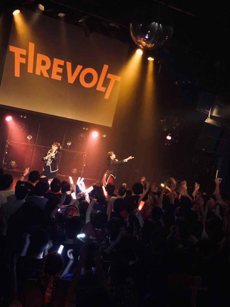 Taguchi_Kasumi's tweet photo. #さーくるふぁいあー からフォローしてくれた方ありがとうー！

大きな声を聞かせてくれた君たち！
レボルトTシャツ着てる人もちゃんと見えたぞー👀

いつもよりも近くだったから
一人一人とお話ししてるみたいだったねぇ

バトルライブワクワクしてきた〜！また一緒に楽しもうぜ🔥

#ライブレボルト https://t.co/xDZH0CQGMd