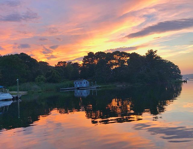 frankruel2's tweet image. Tonight’s 🔥Sunset boating up the BassRiver  With @lucycapecod #sunset #sunsets #sunsetreflection #capecod #igerscapecod #capecodimages #capecodinstagram #capecodinsta #boat #beautifulsunsets ift.tt/2XcbOpg