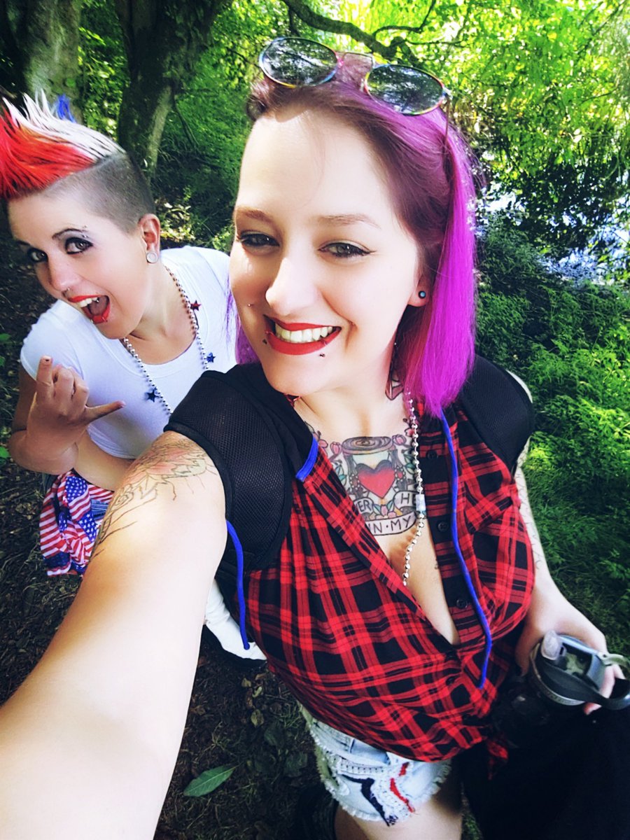 siren_soul_420's tweet photo. @HeavenL44774591 so much fun with you today! Can't wait for the pics! #sexy #alternativemodel #girlongirl #bipride #girlswithtattoos https://t.co/r7VXbyaxKo