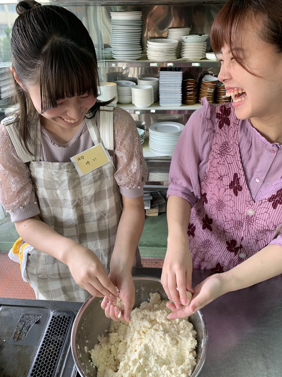 callus_kwu's tweet photo. 6/29 お菓子メニュー🍫💓
今回は16人でお菓子をテーマに活動しました！😊
ハプニングもありましたがみんなで楽しく料理できました！😋💓
意外とボリュームがあって大満足です🤗
今回が前期最後の活動でした😢
次回は9月8日の予定です！ https://t.co/i2L5kcas4i