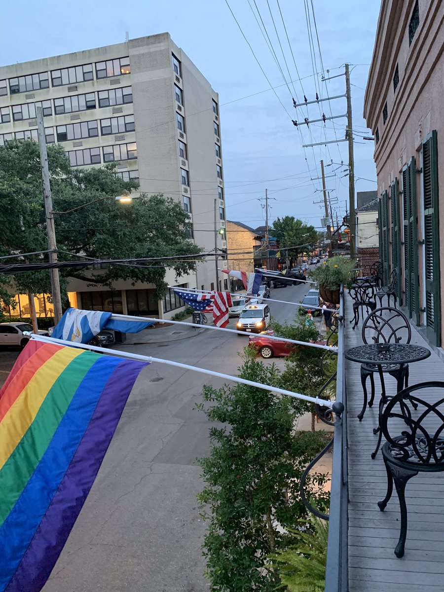 C2CCollector's tweet photo. The secured parking was a huge bonus. There was live music downstairs at night and a number of great restaurants nearby. The art is amazing and there are plenty of spots in and outside of the hotel for photo ops. This will be our future go-to spot to stay in N.O.
Stayed 3 nights https://t.co/2ovFqycWgI