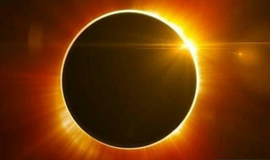 chascomustur's tweet photo. Rebeca Higa, astrónoma oriunda de Chascomús, nos brindó una charla taller sobre el eclipse total de sol que viviremos el 2/7 y las precauciones para verlo. En el taller realizamos un proyector casero para apreciarlo de manera segura.#RutadelEclipse 🔭 #Chascomús #BsAs #Argentina https://t.co/jc7JsbrwOZ