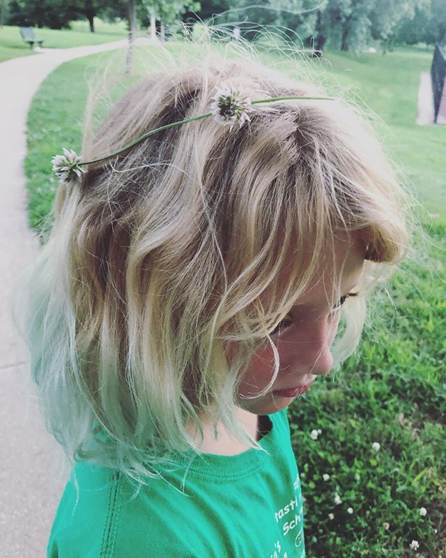 kaelaprall's tweet photo. Time is running through my fingers. The tighter my fists, the faster it goes. Even if I could slow each second, stretch it over decades, it would still be over too soon.
#growingup
#bigkid
#summer https://t.co/qepE0BPTF8 https://t.co/ASH0G9jmpl