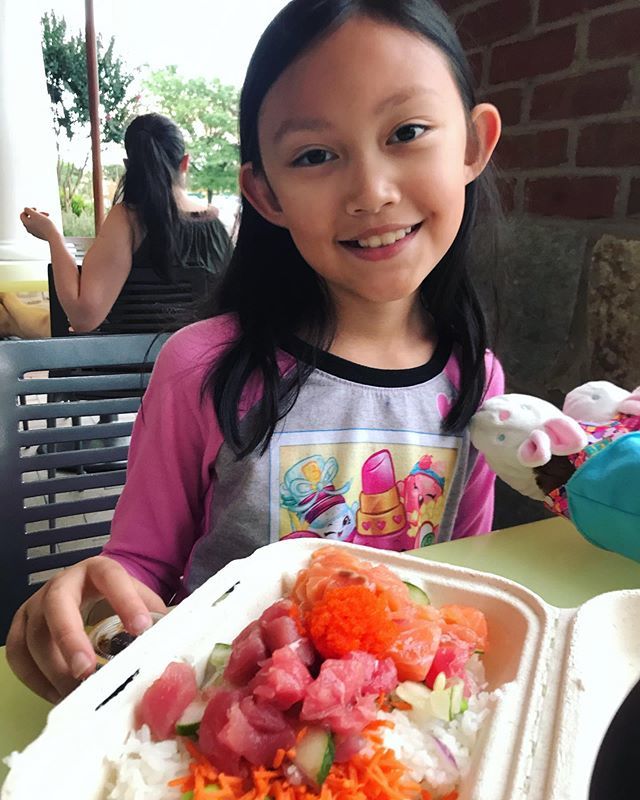 cchangwailing's tweet photo. Poke bowl dates with this one when dad is away make my long work days totally worth it!..
.
.
#littlenugget #minime #smallfoodie #expensivetaste #onlythebest #pokebowl #honeyfishpoke https://t.co/loFZo20cL6