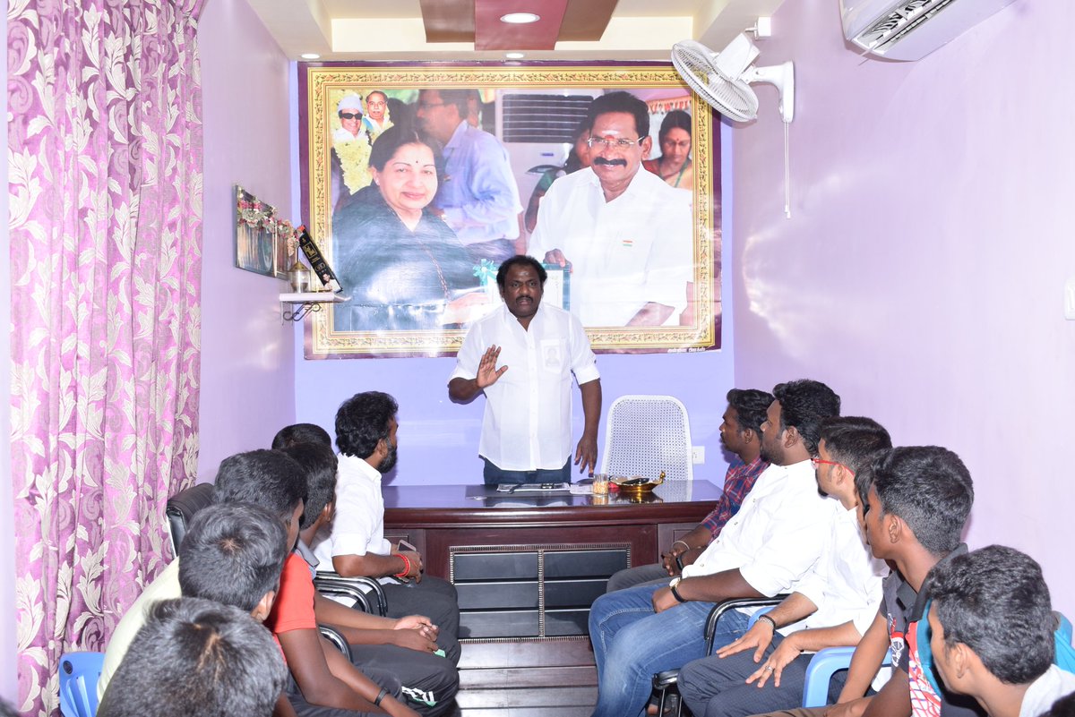 solaimrajaadmk's tweet photo. நேற்று மதுரை மாநகர் மாவட்ட எம்.ஜி.ஆர் இளைஞரணி மூலமாக இளைஞர்களுக்கு #STAR_HEALTH_INSURANCE 1-லட்சம் மதிப்புள்ள இலவச விபத்துக்காப்பீடு வழங்குவது குறித்த ஆலோசனை கூட்டம் மாநகர் மாவட்ட இளைஞரணி செயலாளர் #சோலைM_ராஜா BE., அவர்கள் தலைமையில் காளவாசல் இளைஞரணி அலுவலகத்தில் நடைபெற்றது. https://t.co/x0OvMZQLSQ