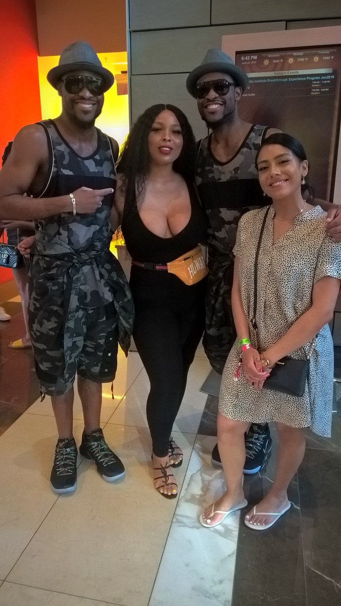 MALLTWINSAC's tweet photo. @MALLTWINS @charmainej_tv @Drinoculars @BlackInkCrew @VH1 #BlackInkChicago #EverythingWeDoIsLegendary💯 https://t.co/GoNFeIOBgY