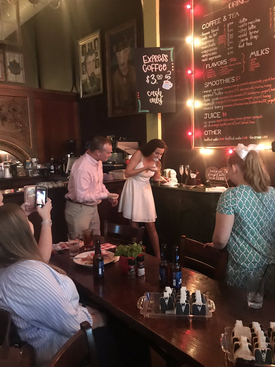 bamagirlmrm's tweet photo. Had so much fun tonight celebrating @MichaelMoo509 and @haley_moore848 https://t.co/Oo8i1vWRmY