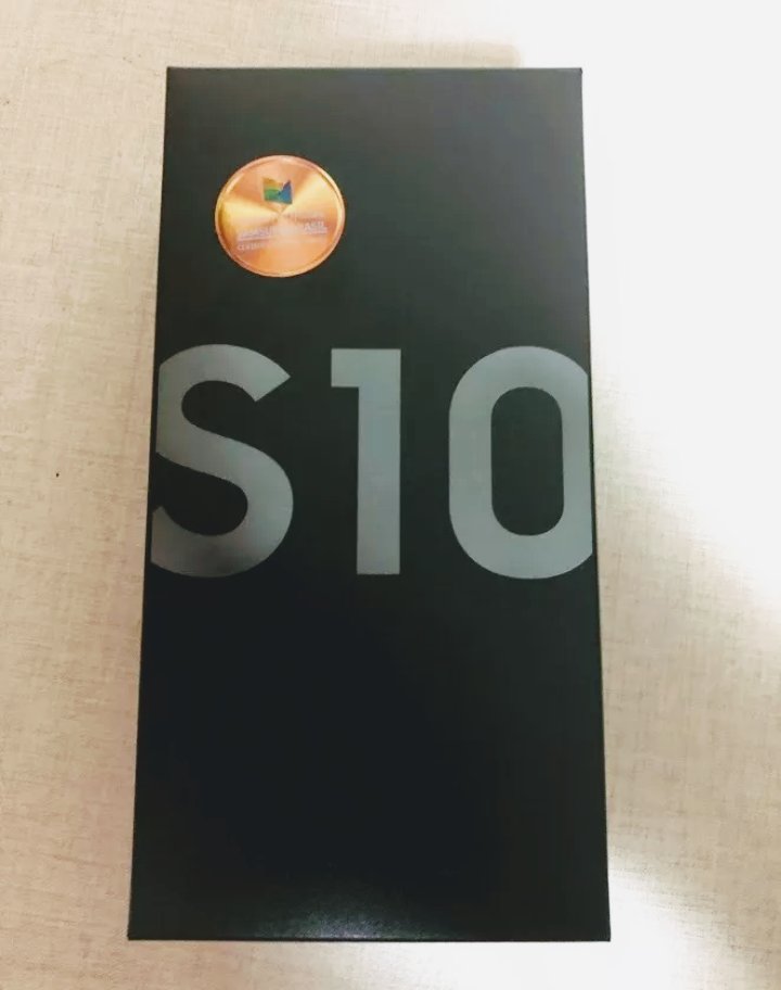 UmIkonik's tweet photo. Comprei um Galaxy S10+, mas já tenho o ikonik meu amigo comprou o celular e me deu a skin do celular dele estou doando a skin quem quiser só chamar... https://t.co/fMxzPl5BJe