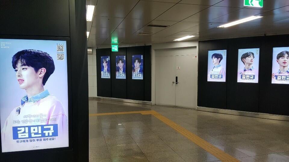 produce101x_52's tweet photo. その名も  ”キムミンギュ通り”

#producex_101  #김민규 https://t.co/rLAoQIaMOD