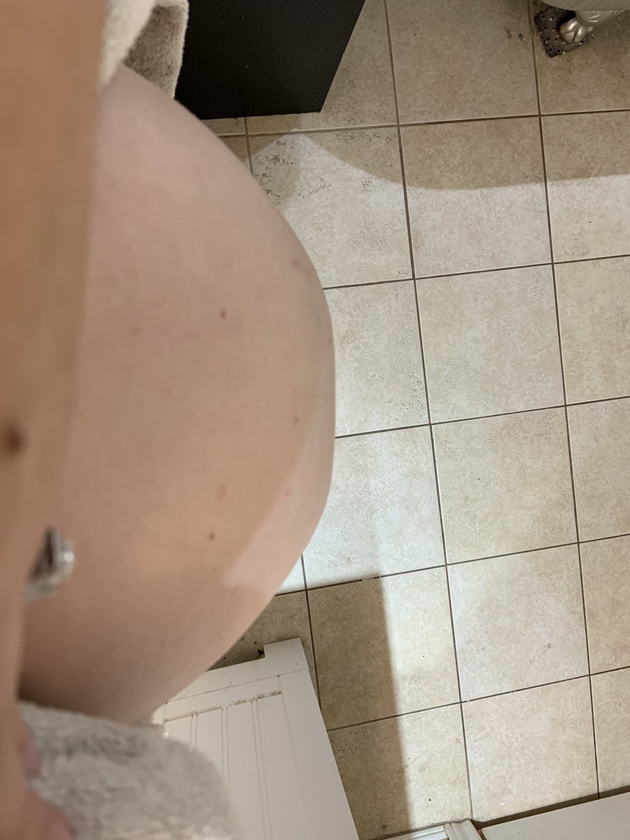 Cchesnut97's tweet photo. Okay my toes have officially went MIA😂❤️ #16weeksleft https://t.co/ChKKAeL7H9