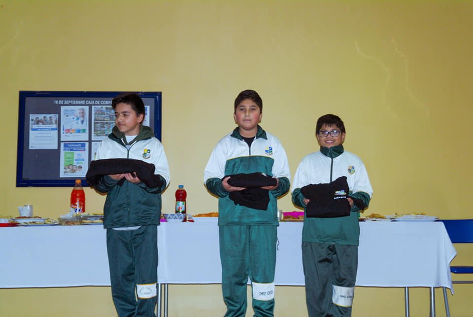 ChristEscolar's tweet photo. El día de ayer realizamos la ceremonia de #investiduras en nuestra academia de periodismo escolar, los 17 nuevos integrantes recibieron su poleron por parte de sus compañeros donde padres y apoderados estuvieron presentes. 
#periodismoescolar #minireporteros #instagood https://t.co/NR7Y3K3DoK