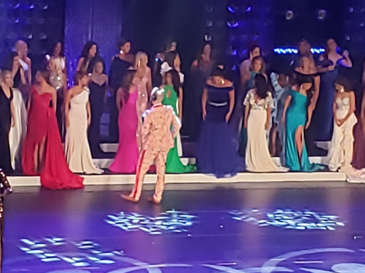 marydellhayes's tweet photo. This producer for best evening gown at #missSC2019. https://t.co/hsrl2pnTKi