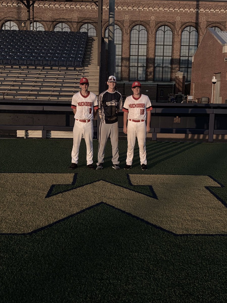 aceofbasey8's tweet photo. Three Vikings squared off today in a good ballgame. @clubgreyhound moving on 4-3. @Vikings_BSB #cwcw #summerball #makeittosunday https://t.co/gyKpogSMZ6