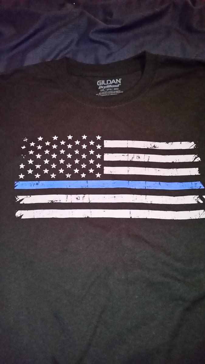 UTChargerTom's tweet photo. @SWISD_PD This is a righteous shirt, and I'll be proud to wear it for years to come. Thank you so much for pulling the strings to make it happen. #PoliceWeek2019 #BackTheBlue #ThinBlueLine https://t.co/g7ABrMxCKT