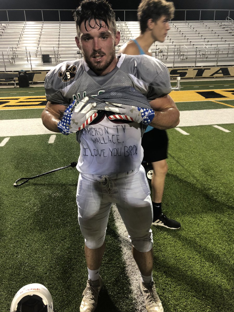 DevinAlbertson's tweet photo. Stanberry’s @tschieb25 honoring the late Kam Wallace at the All-Star Game. #RIPKam https://t.co/ppwNjyPVsM