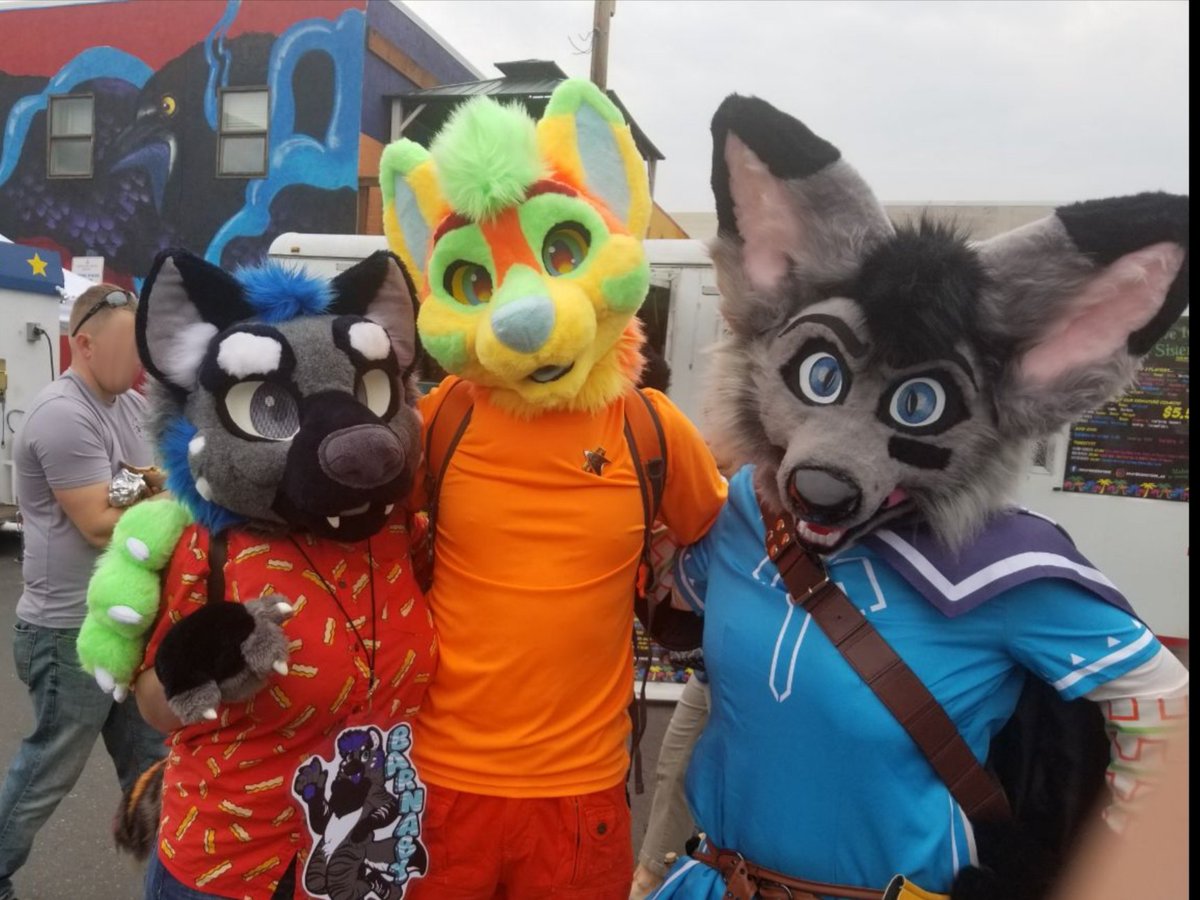 Lightclaw29's tweet photo. I missed #FursuitFriday so on this #SplinterFoxSaturday I hope y'all are having a fun time with friends
π·: @DjinRaccoon
π¦βοΈ: @Splinter_Fox
π¦π: @Lightclaw29
πΊβοΈ: @JustFurKicks
πΊπ: @shadowfang92
πΆβοΈ: @lemonbrat
πΆπ: @dinodogchomp https://t.co/Wlyc8LQ1fM