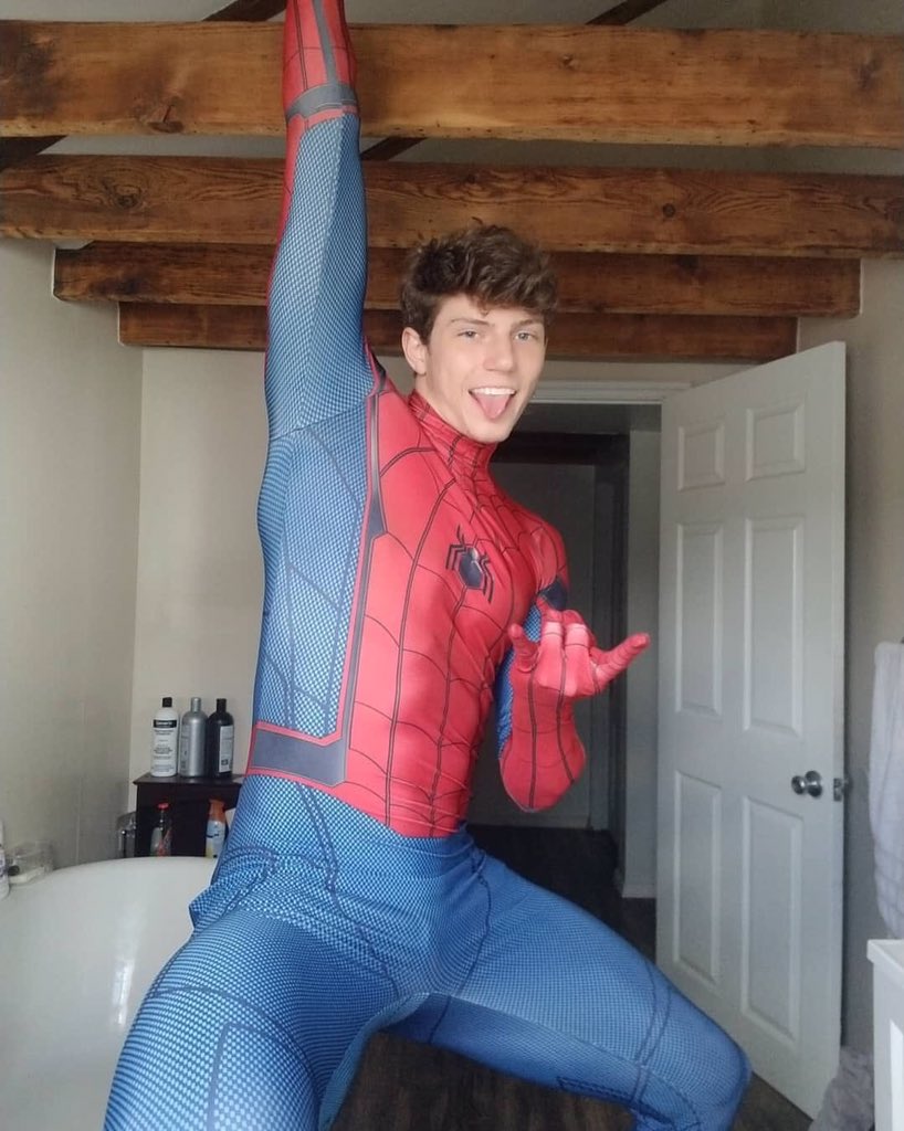 ถ้าแฮซทอมมีลูกด้วยกัน พอลูกโตมาก็จะหน้าตาประมาณนี้แหละ ;-;