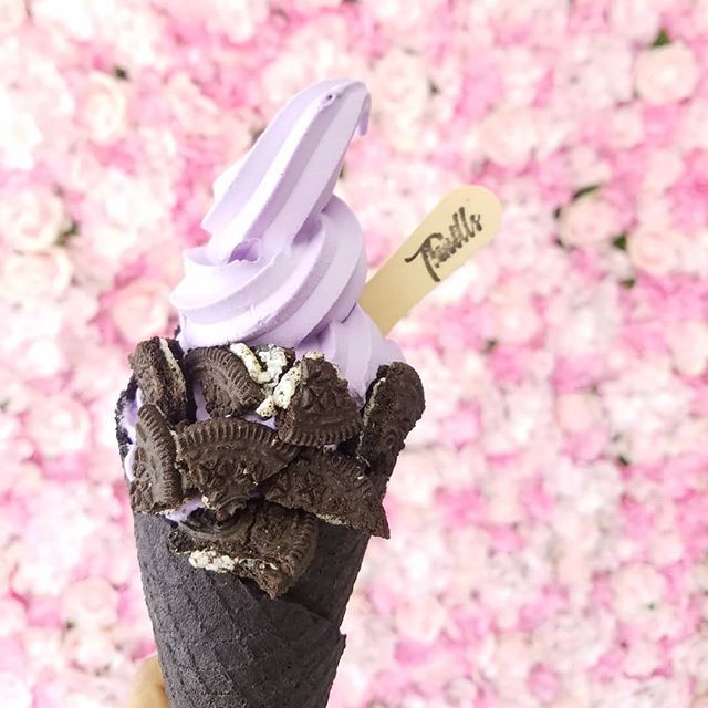 alohamaliko's tweet photo. 暑いので🍦
ウベ味のソフトサーブにオレオをトッピング。
コーンはダークココア味😋
#thrillssoftserve
#softserve #ubesoftserve #hawaii #hawaiilife #ハワイ生活 #スイーツテロ https://t.co/51CpowC2XQ https://t.co/mh0IlnUxsS
