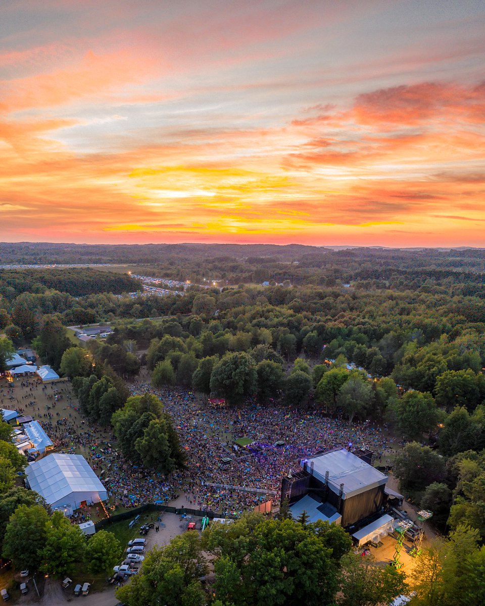 Electric_Forest's tweet photo. A pre-Shebang sunset over Ranch Arena. 🌅 #EF2019 #ElectricForest https://t.co/9FHVpMTcIX
