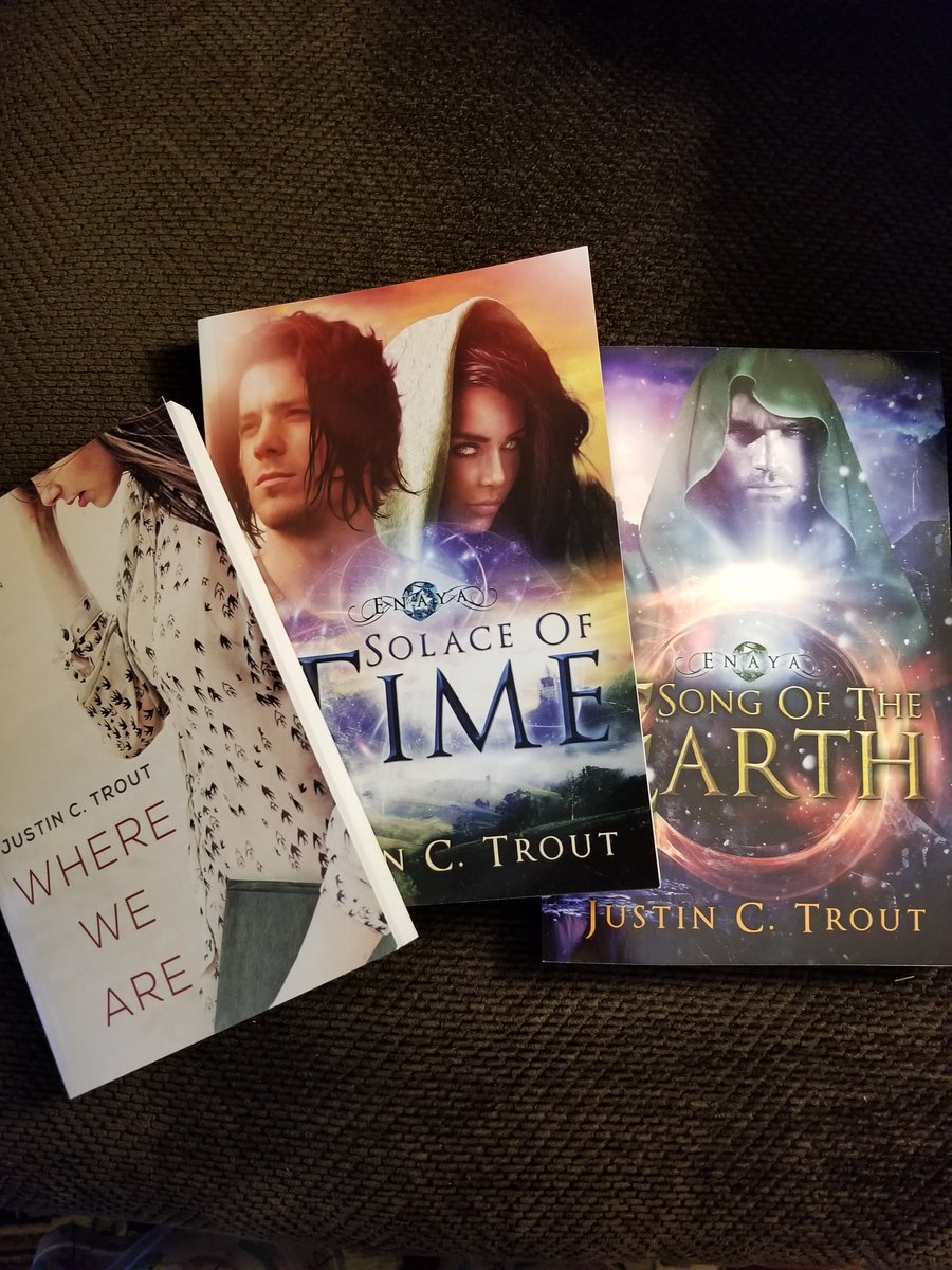 Stephwarren2001's tweet image. If you get the chance you should check him out justinctrout.com or on facebook. One more day to go so, I hope he has a great day tomorrow.  He&apos;s already talking about setting up his next con😊🦸‍♂️🦸‍♀️🦹‍♀️🦹‍♂️🛸🎨 #robcon2019 #artworkbyq #qsartwork #justinctrout   #mysontheartist