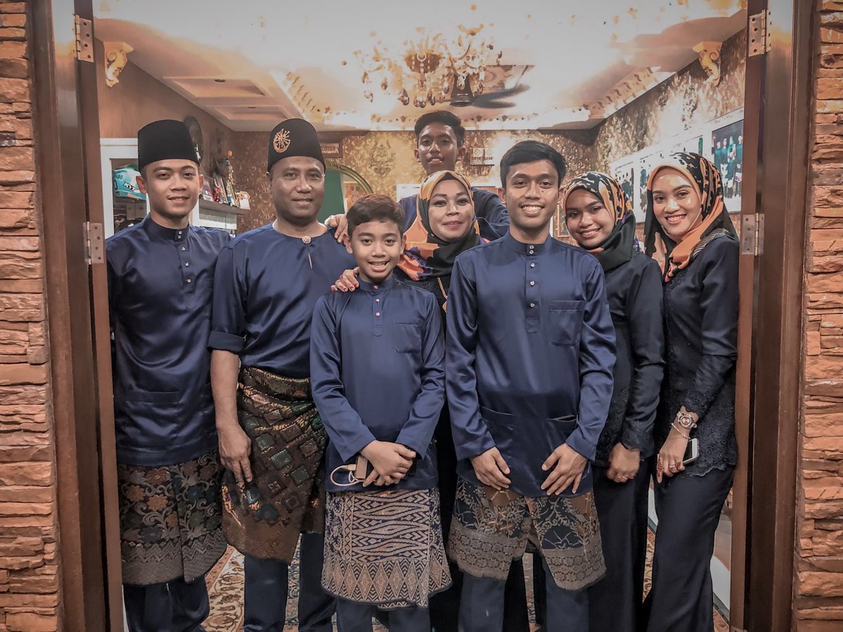 ggrsln's tweet photo. Org dah kahwin biasa #husbandside so kita belum lagi #bfside 🤪 haha Happy Eid Mubarak to all Muslims🕌 https://t.co/liqJ1A5W1P