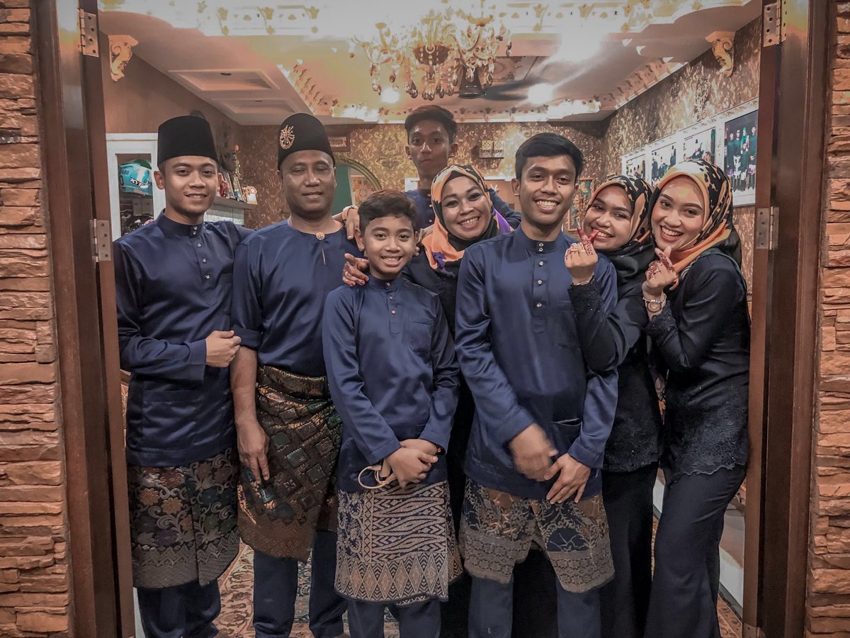 ggrsln's tweet photo. Org dah kahwin biasa #husbandside so kita belum lagi #bfside 🤪 haha Happy Eid Mubarak to all Muslims🕌 https://t.co/liqJ1A5W1P