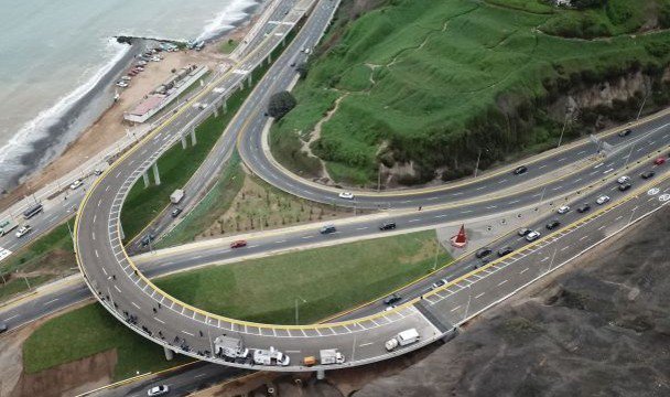 Profesor_HM's tweet photo. El Viaducto Armendáriz que unirá los distritos de Miraflores y Barranco fue inaugurada el miércoles 26 de julio. Es un viaducto de casi 2 kms. de longitud que mejorara la transitabilidad de la zona. Implicó una inversión de S/. 50 millones. https://t.co/eWpwBHX3TX